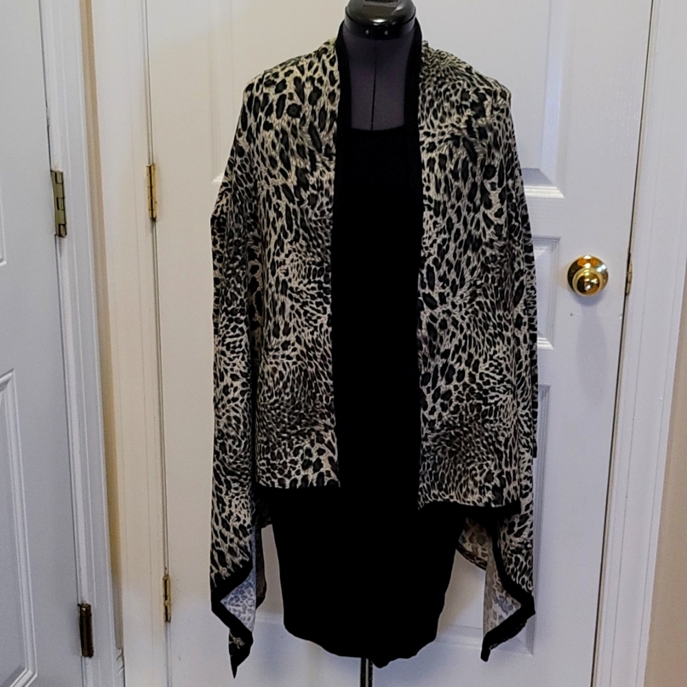 Vertigo Cardigan Black Leapard print Size M
